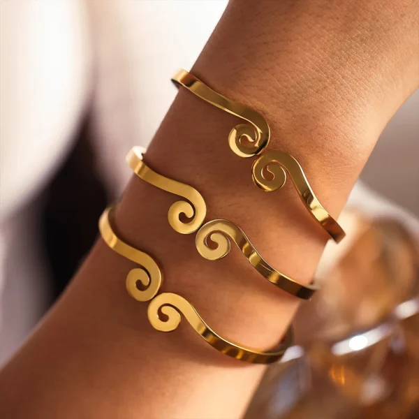 ⁦Wukong Gold Plated Bangle Bracelet For Women Stainless Steel Ethnic Waterproof Luxury Charm Couple Jewelry Gift⁩ - الصورة ⁦3⁩