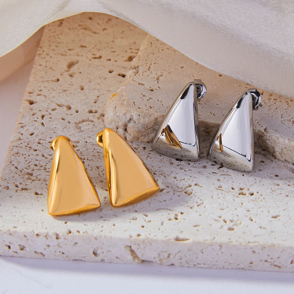 مثلث الفولاذ المقاوم للصدأ الأقراط الصغيرة للنساء مقاوم للماء مطلية بالذهب OL الفاخرة الأذن مربط المجوهرات اليومية هدية - الصورة 4