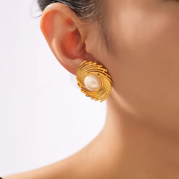⁦Dynamic Earrings For Women Roated Pearl Luxury Stainless Steel Vintage Gold Plated Waterproof Ear Stud Charm Jewelry Gift⁩ - الصورة ⁦3⁩