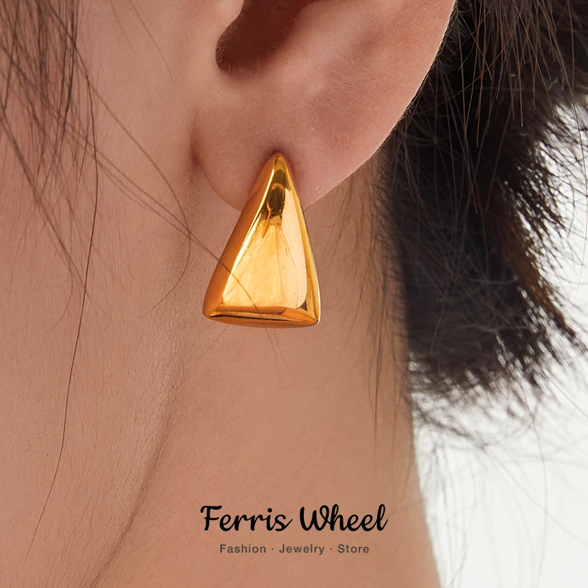 مثلث الفولاذ المقاوم للصدأ الأقراط الصغيرة للنساء مقاوم للماء مطلية بالذهب OL الفاخرة الأذن مربط المجوهرات اليومية هدية