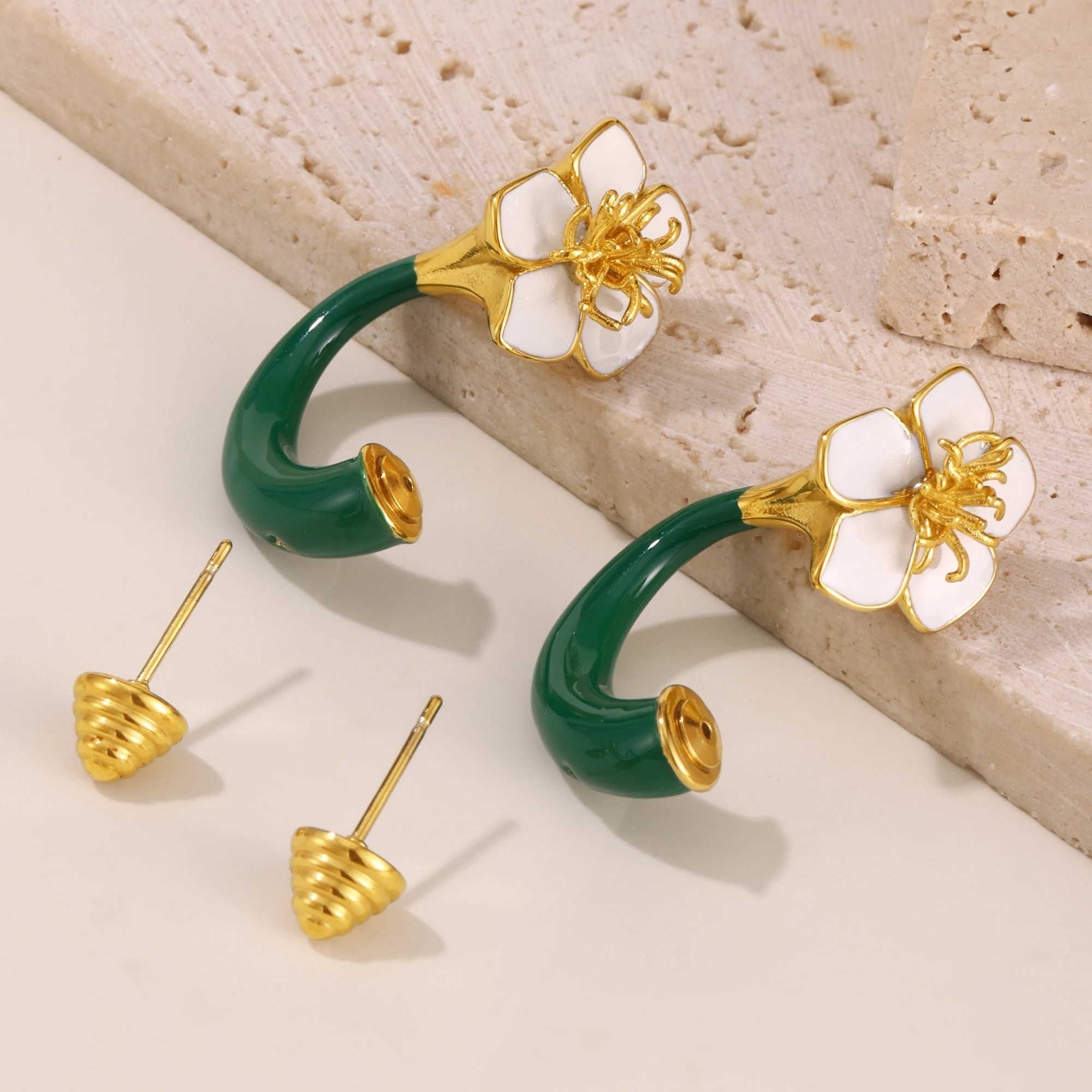 كاميليا فريدة من نوعها الفولاذ المقاوم للصدأ 18K أقراط مطلية بالذهب للنساء مقاوم للماء المينا الأذن مربط فاخر مجوهرات يومية هدية - الصورة 5