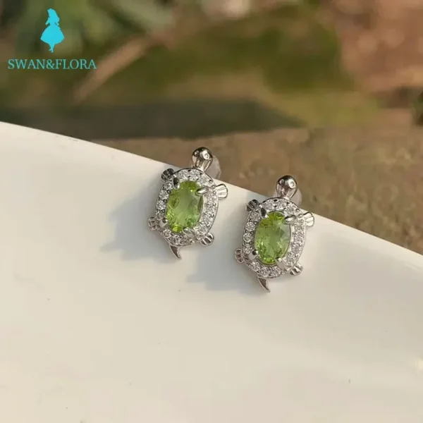 ⁦أقراط من الفضة الإسترليني عيار 925 من الزبرجد الطبيعي الأصلي لعام 100% على شكل سلحفاة للنساء هدية مجوهرات⁩ - الصورة ⁦2⁩