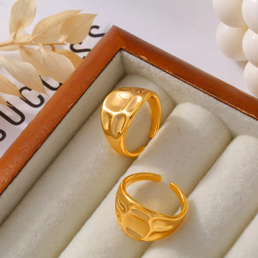 خواتم نحاسية أنيقة للنساء تصميم غير منتظم PVD 18K مطلية بالذهب خاتم فاخر ملمس ساحر مجوهرات هدية بالجملة - الصورة 5