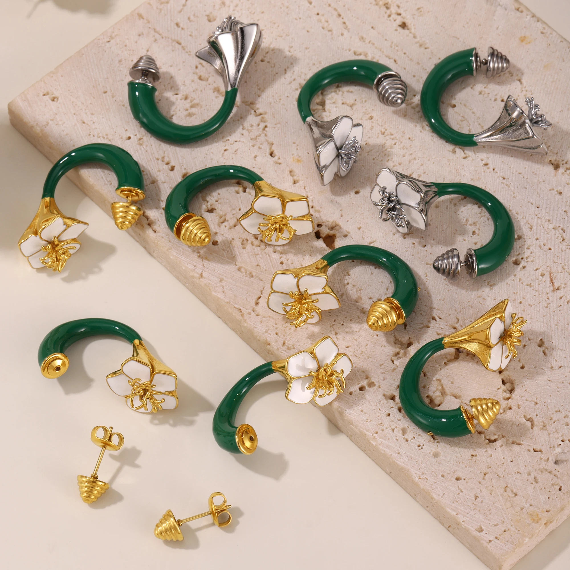 كاميليا فريدة من نوعها الفولاذ المقاوم للصدأ 18K أقراط مطلية بالذهب للنساء مقاوم للماء المينا الأذن مربط فاخر مجوهرات يومية هدية - الصورة 6